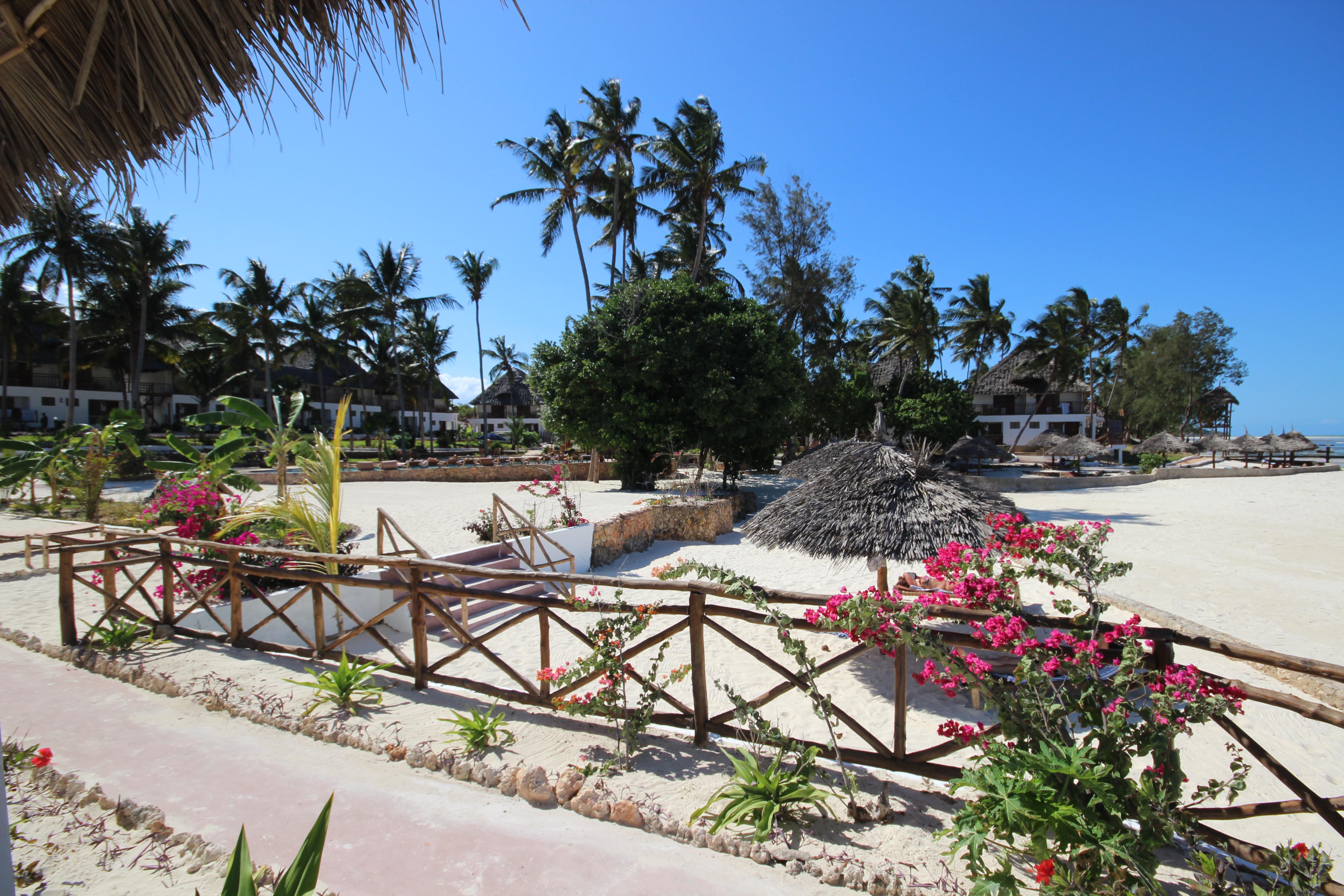 Paradise Beach Resort & Spa Uroa Exterior photo
